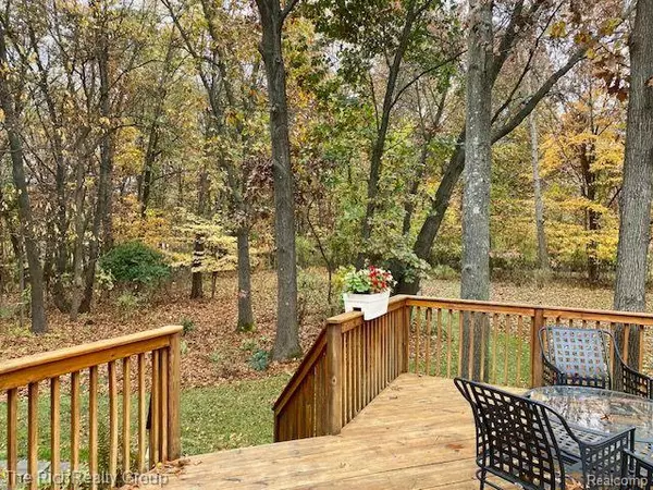 Highland, MI 48357,2207 PINE BLUFFS