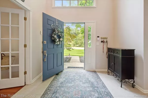 Highland, MI 48357,2207 PINE BLUFFS