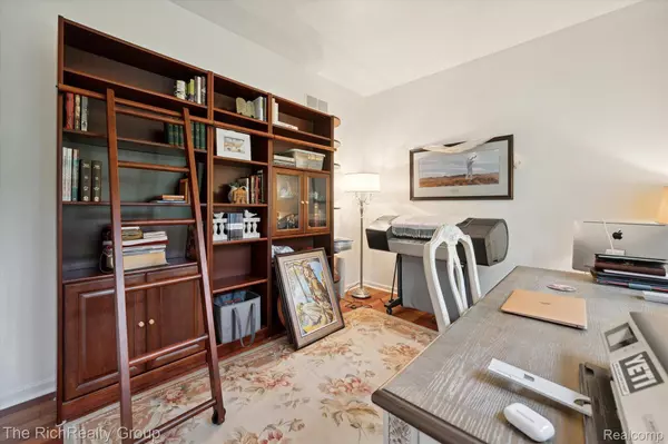 Highland, MI 48357,2207 PINE BLUFFS