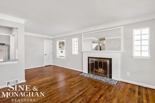 Grosse Pointe Woods, MI 48236,2087 Allard