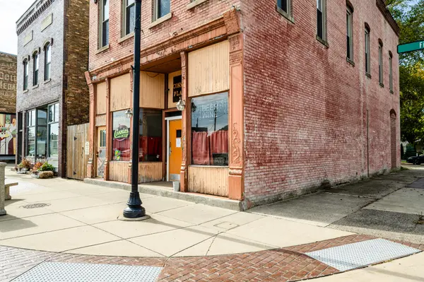 8968 First ST, Baroda Vllg, MI 49101