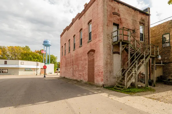 8968 First ST, Baroda Vllg, MI 49101