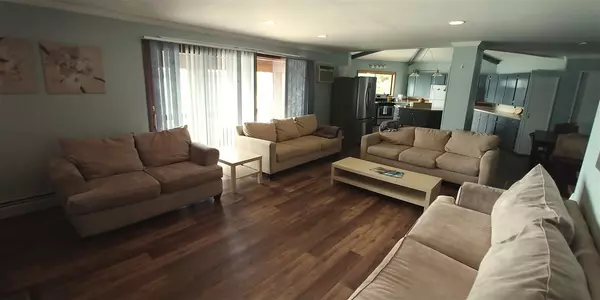 Traverse City, MI 49685,639 N South Long Lake