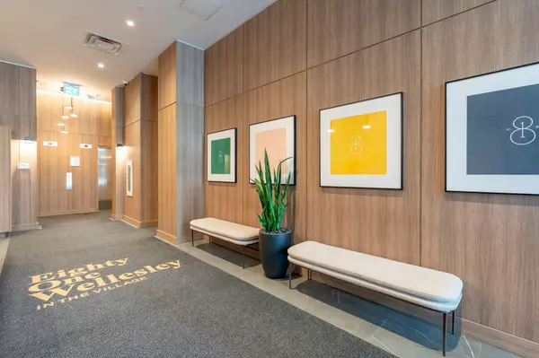 Toronto C08, ON M4Y 0C5,81 Wellesley ST E #402