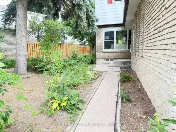 Toronto C07, ON M2R 3K3,20 Antibes DR