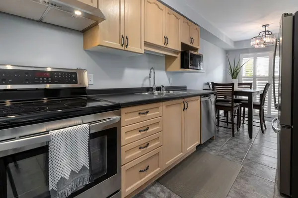 Hamilton, ON L8W 1E6,1523 Upper Gage AVE #10