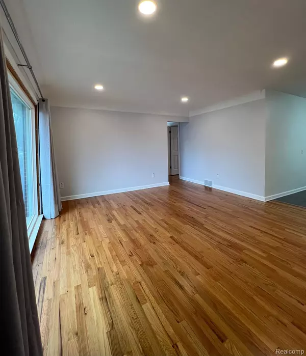 Redford, MI 48239,12871 COLUMBIA ST