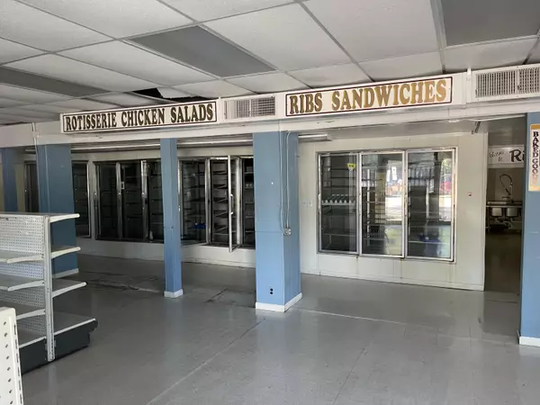 Saugatuck, MI 49453,650 Water ST