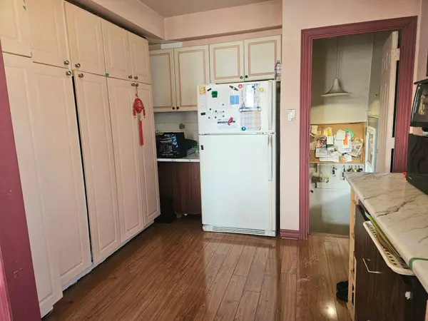 Toronto E10, ON M1C 1R4,5332 Lawrence AVE E