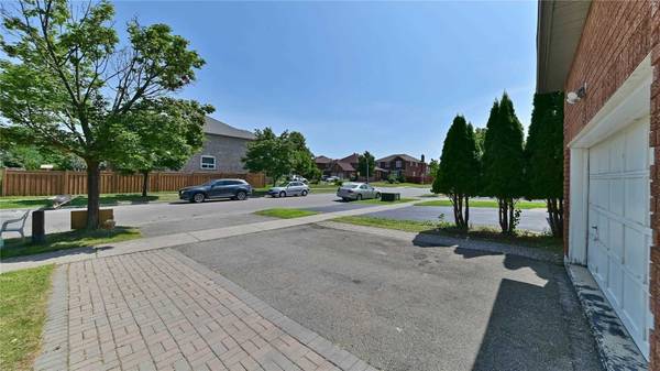 Brampton, ON L6Y 4K3,45 Faywood DR