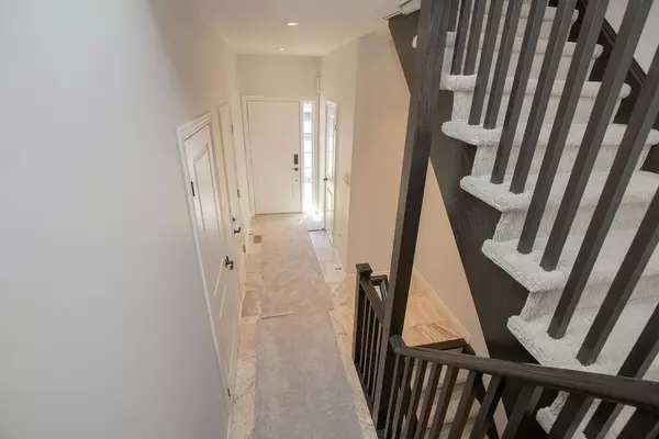 Grimsby, ON L3M 4E8,33 Dunrobin LN