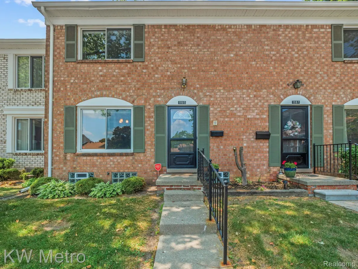 1985 Seabright CT, Royal Oak, MI 48073