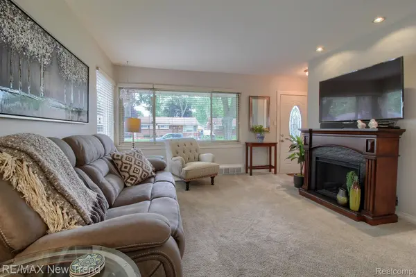 Redford, MI 48239,8951 LUCERNE