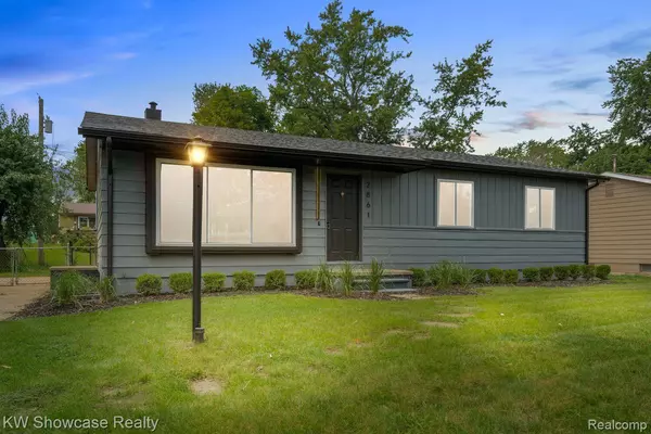 2861 WOODLAWN ST, Commerce Twp, MI 48390