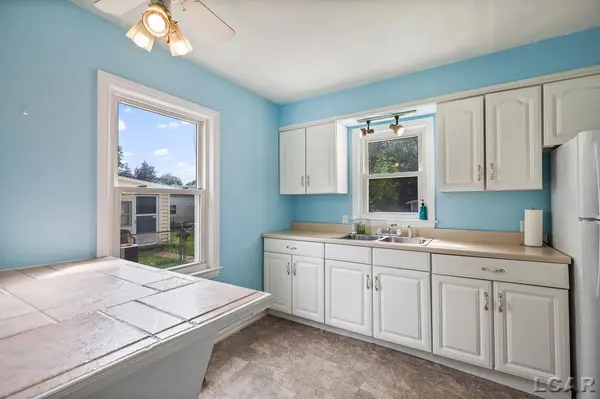 Adrian, MI 49221,453 Riverside