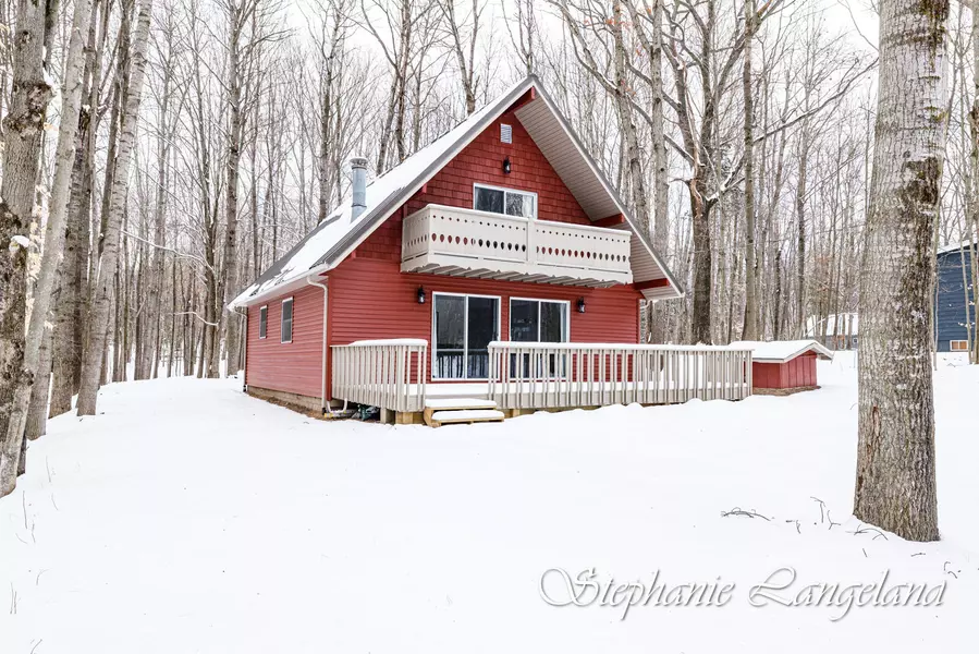 12070 Victoria DR, Stanwood, MI 49346