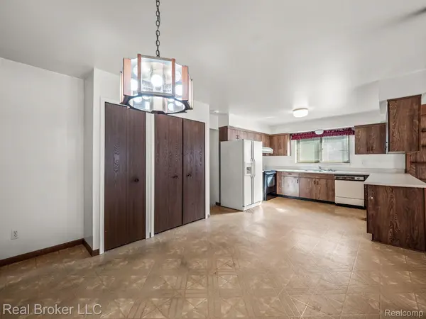 Troy, MI 48098,823 WESLEY DR