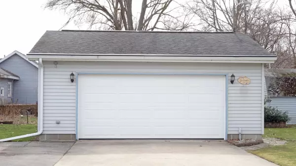 Chesaning, MI 48616,609 Thayer