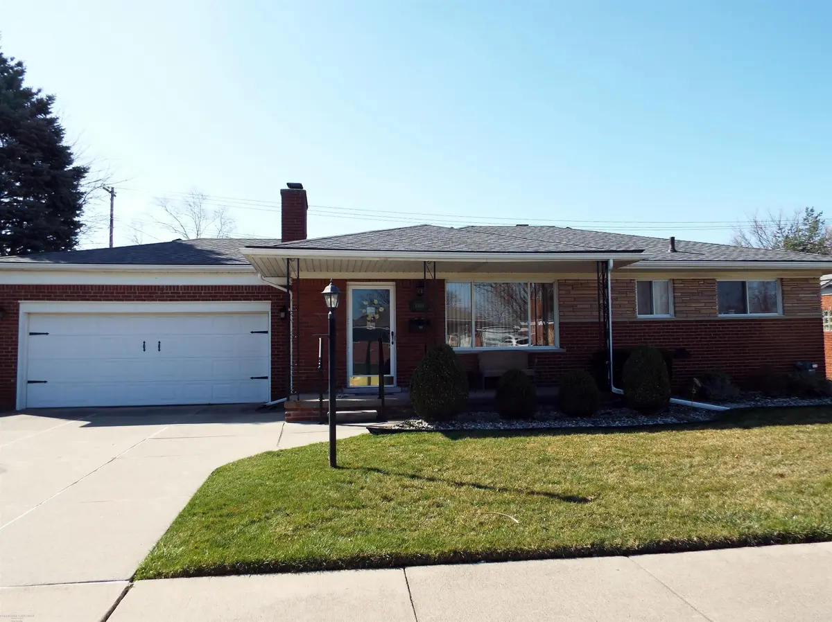 15688 Chestnut, Roseville, MI 48066