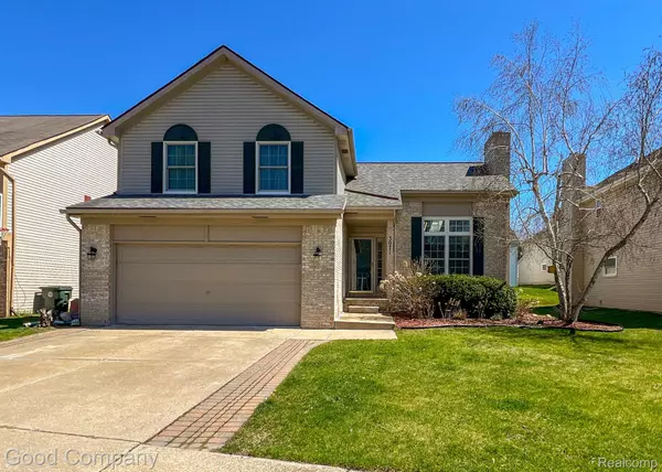 3071 Talon CIR, Lake Orion, MI 48360
