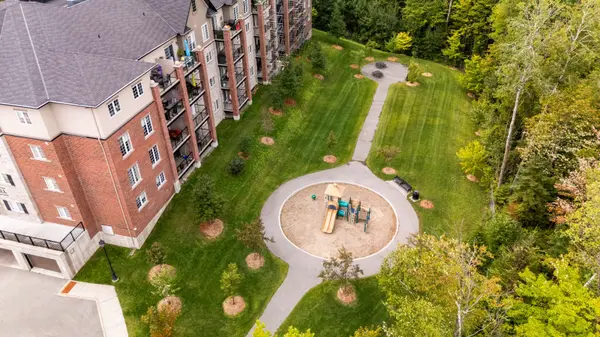 Barrie, ON L4N 7Y8,7 Greenwich ST #303