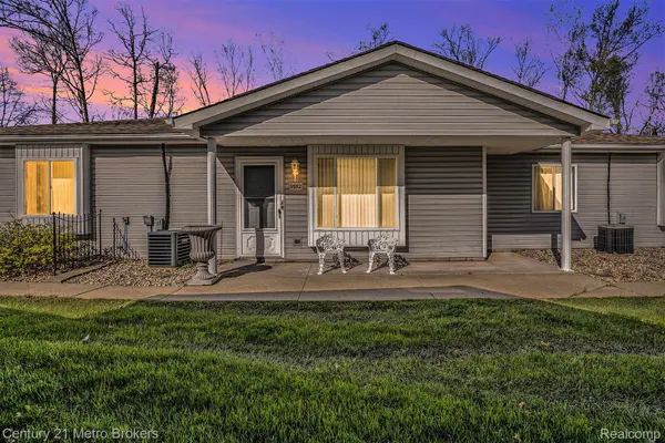 Grand Blanc, MI 48439,9552 PARKWOOD DR