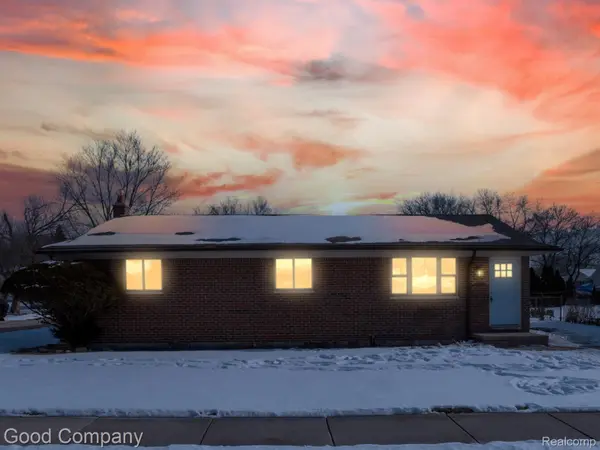 24301 WOODLAND DR, Flat Rock, MI 48134