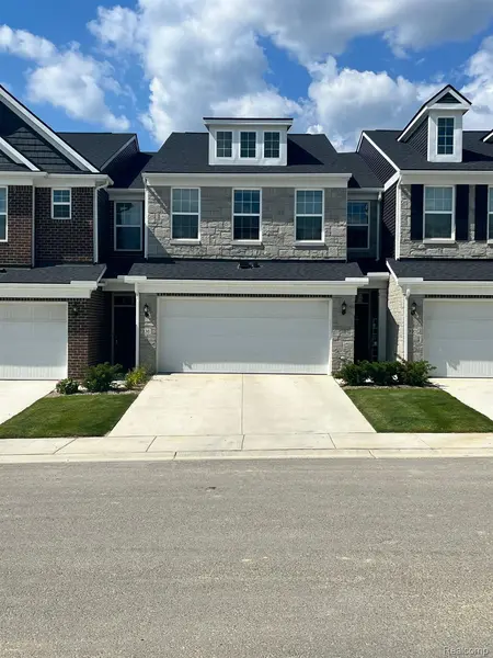 670 Peppermint DR, Rochester Hills, MI 48307