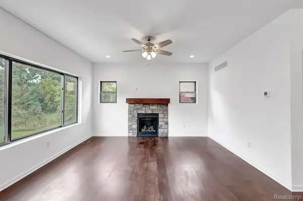 Grand Blanc, MI 48439,4512 Oak ST