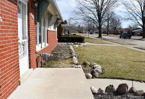 Livonia, MI 48150,35296 LEON ST