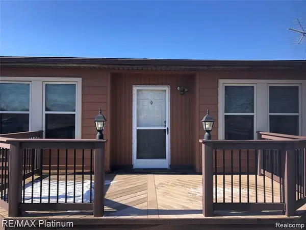 10159 SILVER LAKE RD, Linden, MI 48451