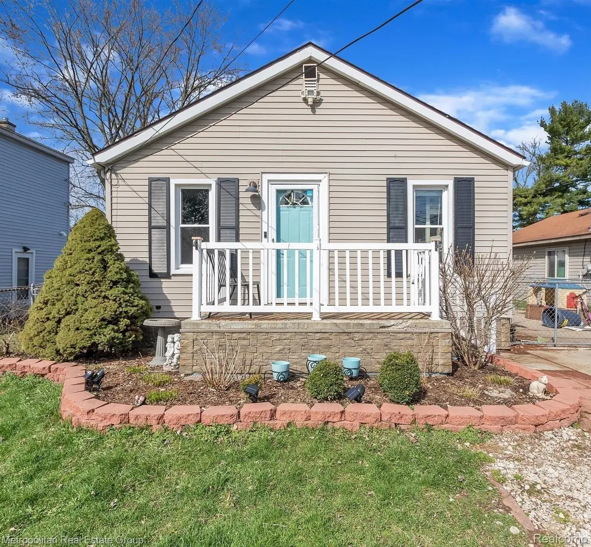 Livonia, MI 48150,11745 HARTEL ST