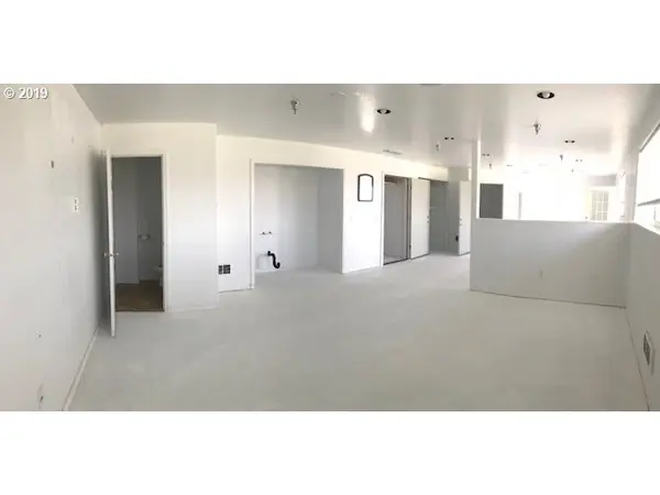 Brookings, OR 97415,645 HEMLOCK ST