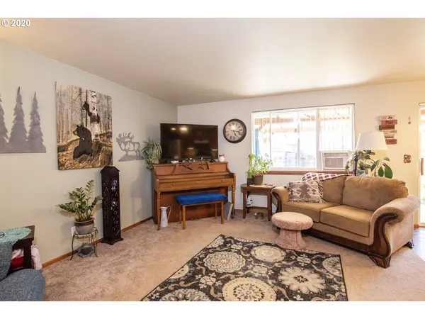 Creswell, OR 97426,286 ART LOTT LN