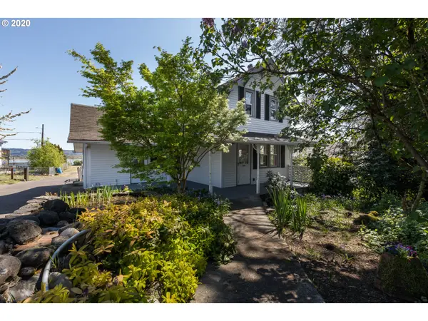 490 S 3RD ST, St Helens, OR 97051