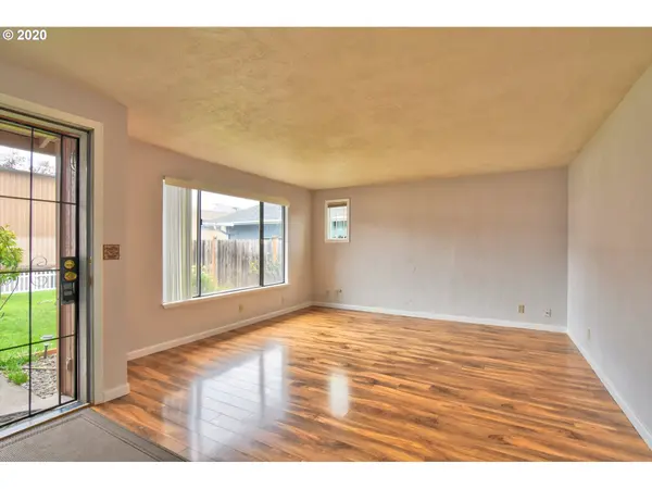 Eugene, OR 97402,1915 W 10TH AVE