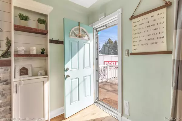 Livonia, MI 48150,11745 HARTEL ST