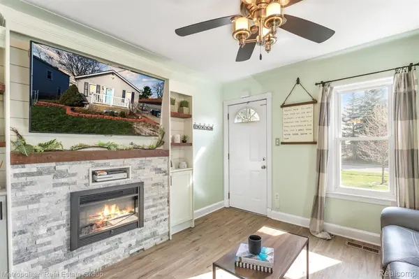 Livonia, MI 48150,11745 HARTEL ST