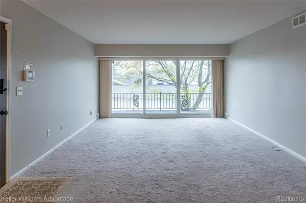 Southfield, MI 48076,29135 EVERGREEN RD # 17