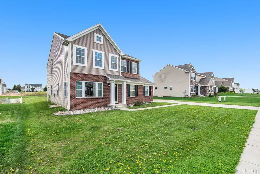 7025 MARIGOLD DR, Grand Blanc, MI 48439