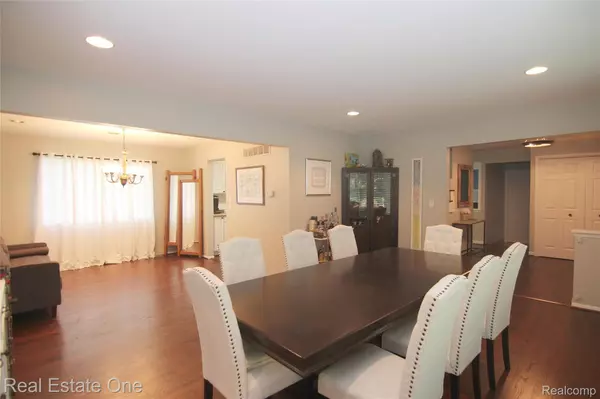 Farmington Hills, MI 48334,32771 OLDE FRANKLIN DR