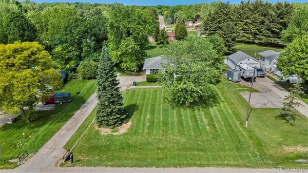 1404 S GRAHAM RD, Flint Twp, MI 48532