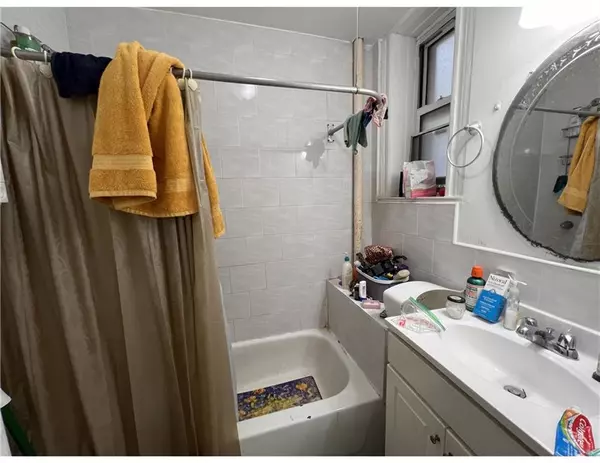 Ridgewood, NY 11358,862 Woodward AVE