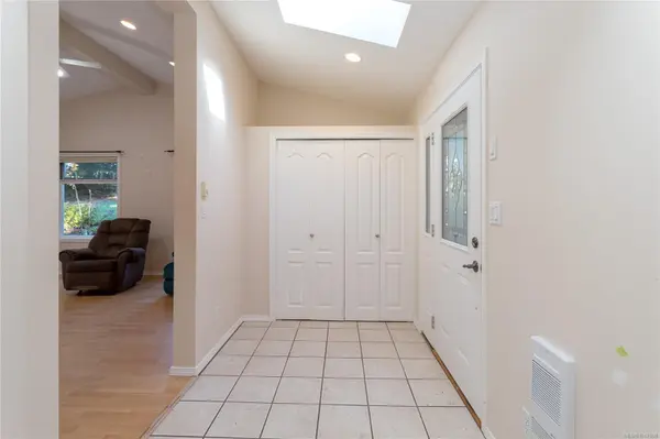 Central Saanich, BC V8M 1S9,7086 Maber Rd