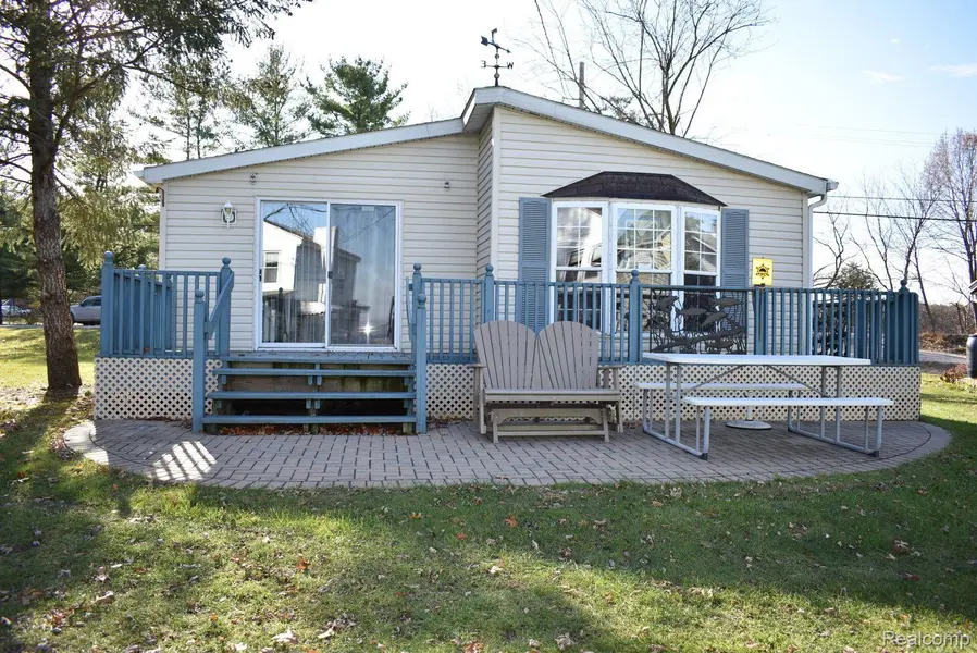 8974 DEXTER PINCKNEY RD, Pinckney, MI 48169