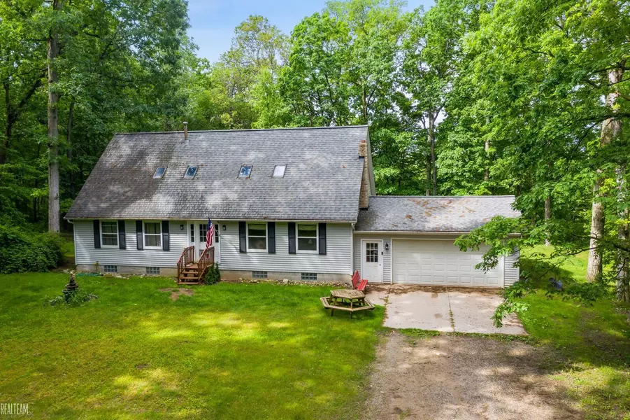 3160 E Rattalee Lake RD, Holly, MI 48442