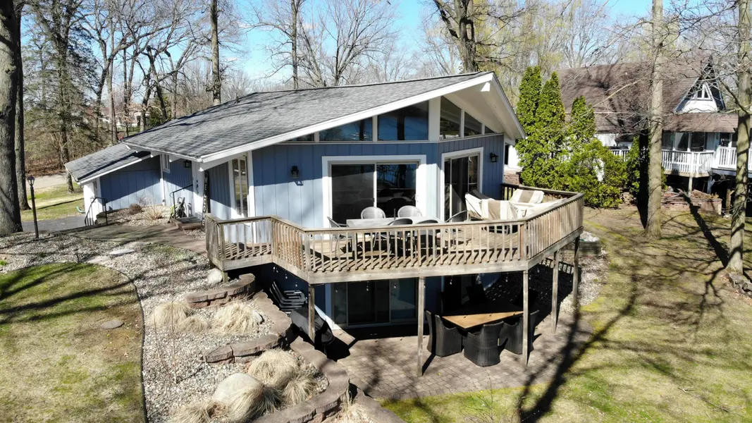 61850 Bayshore DR, Sturgis, MI 49091