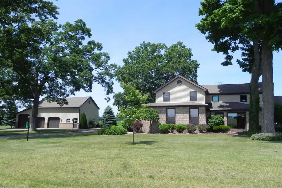 19882 Roys RD, Constantine, MI 49042