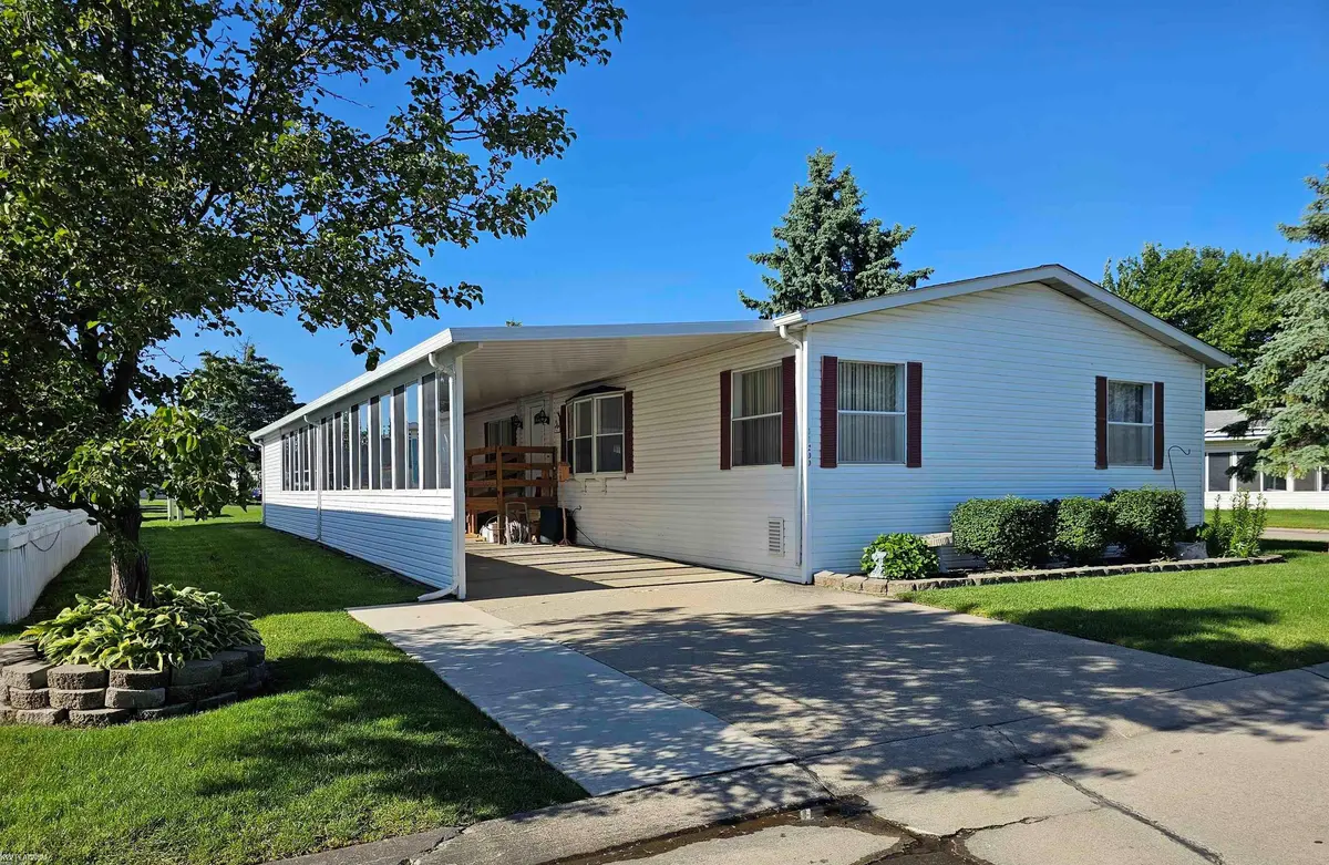 11200 Hartford RD, Washington Twp, MI 48094