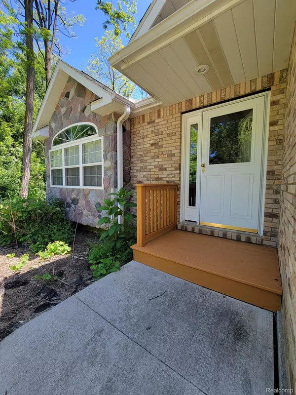 Holly, MI 48442,525 TENNY ST